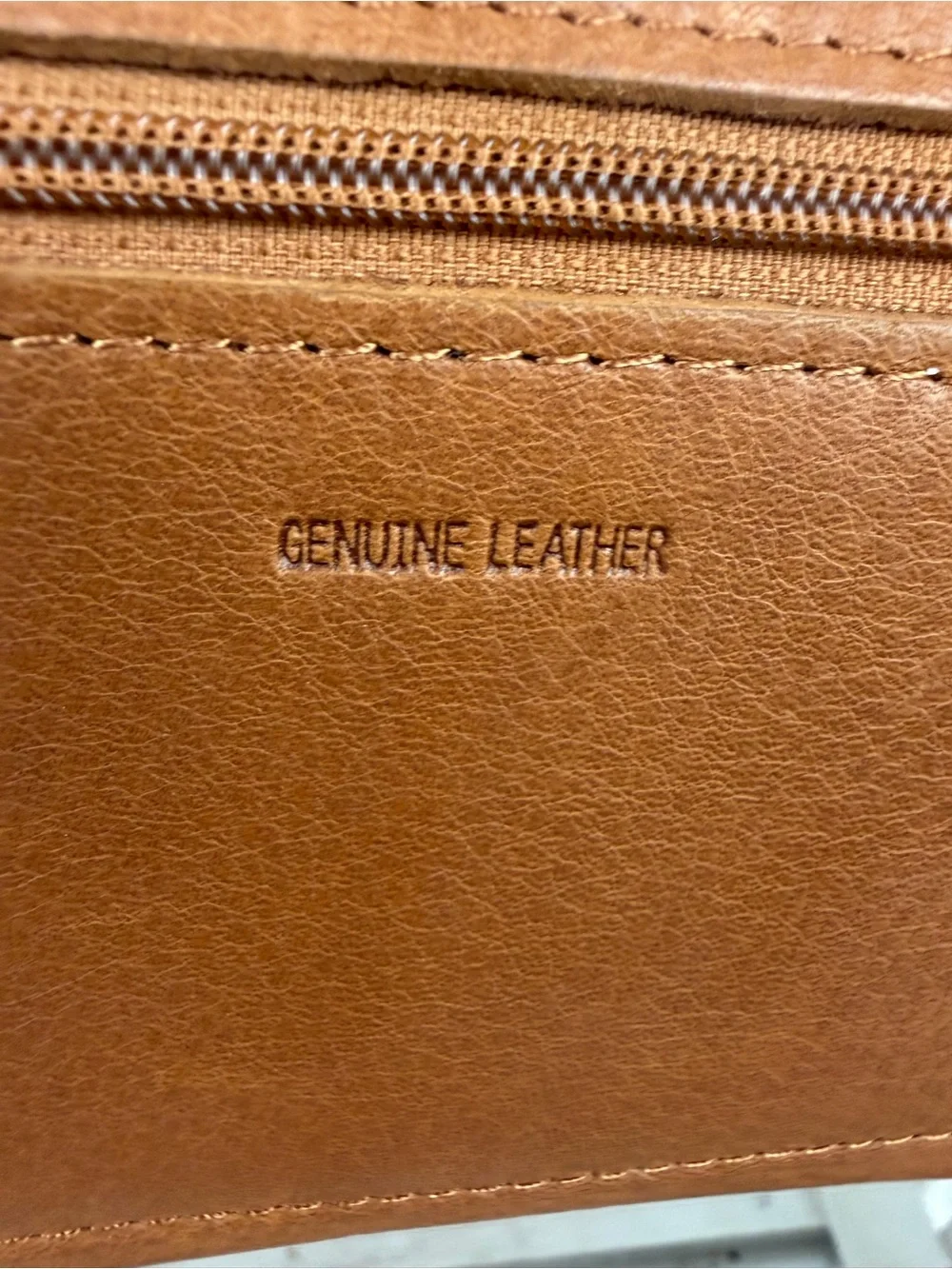 NWT Fossil Saddle leather Clutch Wallet features a secure snap closure tab